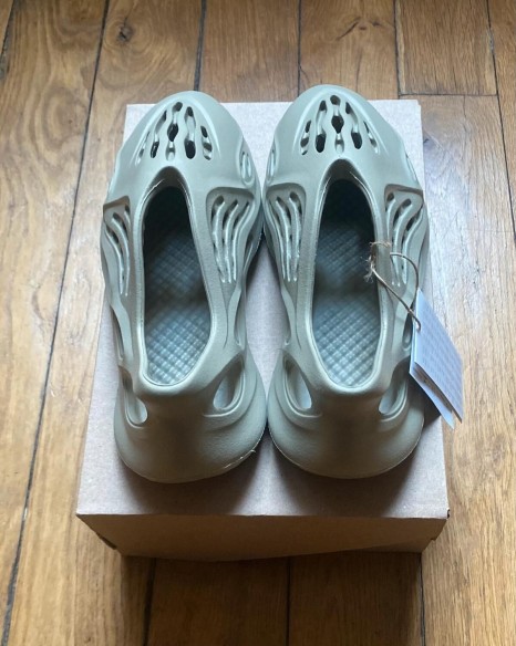 Adidas yeezy foam RNR stone salt kids