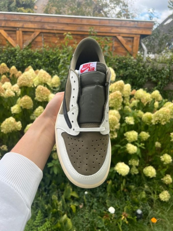 Nike Air Jordan 1 Travis Scott Medium Olive 2