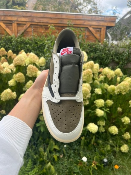 Nike Air Jordan 1 Travis Scott Medium Olive
