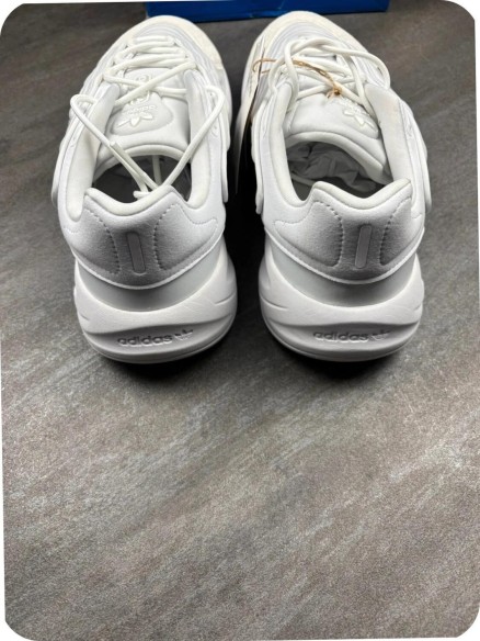 adidas ozelia white ( taille 45 1/3 )