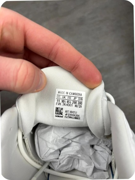 adidas ozelia white ( taille 45 1/3 )