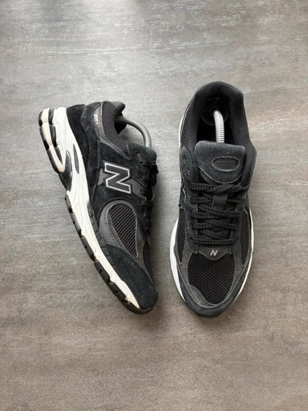 New balance 2002r black - taille 42