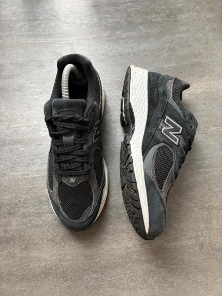 New balance 2002r black - taille 42
