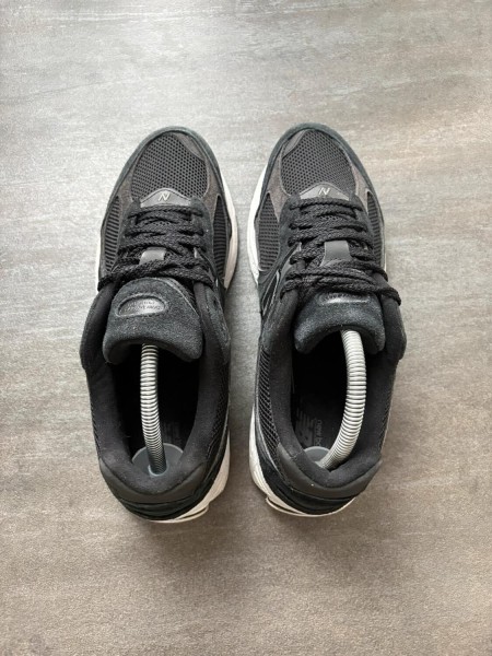New balance 2002r black - taille 42