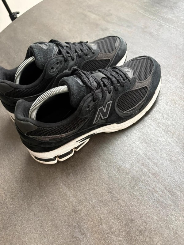 New balance 2002r black - taille 42 2