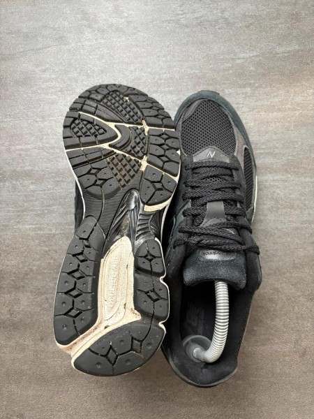 New balance 2002r black - taille 42