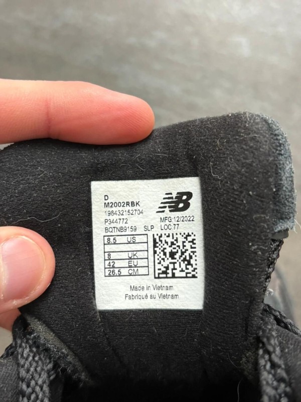 New balance 2002r black - taille 42 2