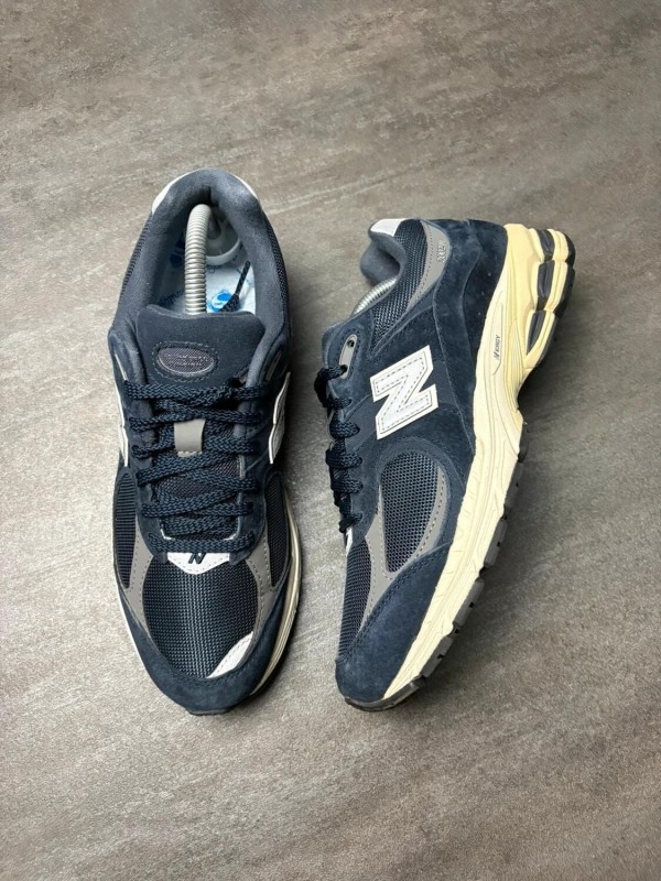 New balance 2002r midnight navy - taille 42 2