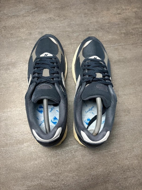 New balance 2002r midnight navy - taille 42 2