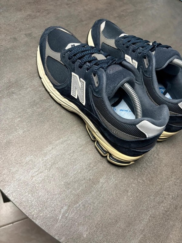 New balance 2002r midnight navy - taille 42 2