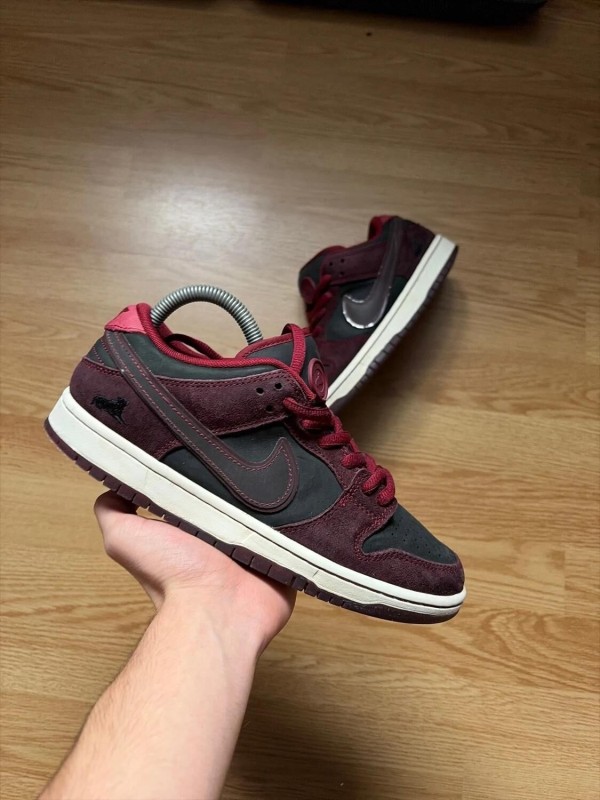 Nike sb riot skateshop