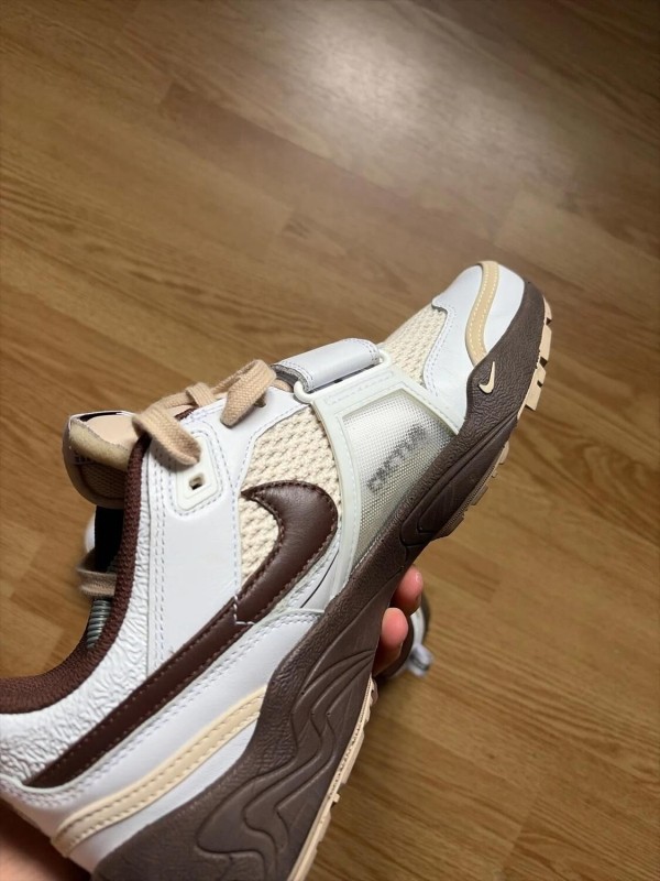 Nike travis scott zoom field jack light chocolate 2