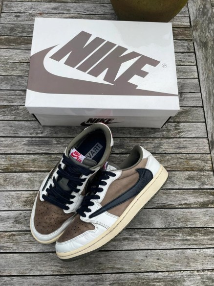 Nike Air Jordan 1 Low Travis Scott Medium Olive