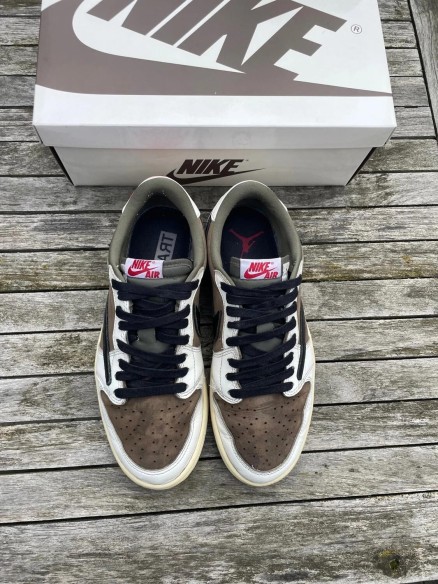 Nike Air Jordan 1 Low Travis Scott Medium Olive