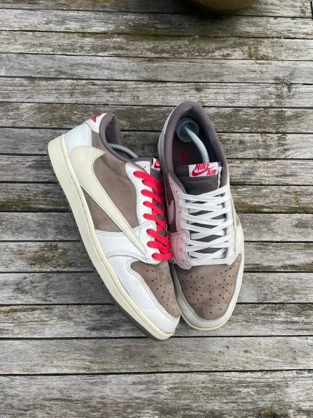 Travis Scott Jordan 1 Low reverse Mocha