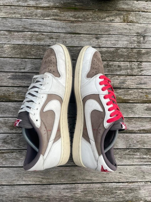 Travis Scott Jordan 1 Low reverse Mocha 2