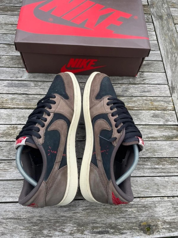 Jordan 1 retro low travis scott mocha 2
