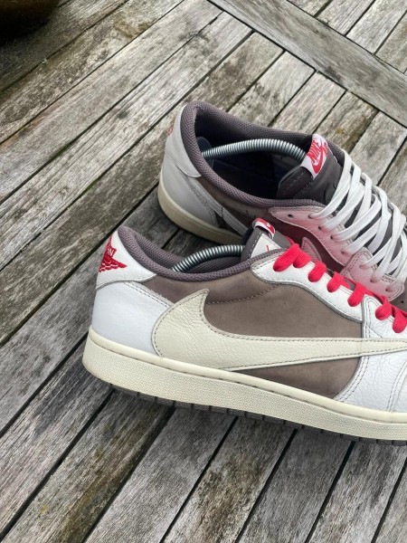 Travis Scott Jordan 1 Low reverse Mocha