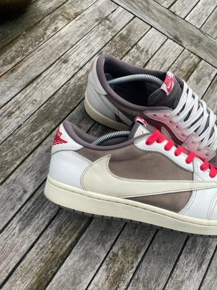 Travis Scott Jordan 1 Low reverse Mocha
