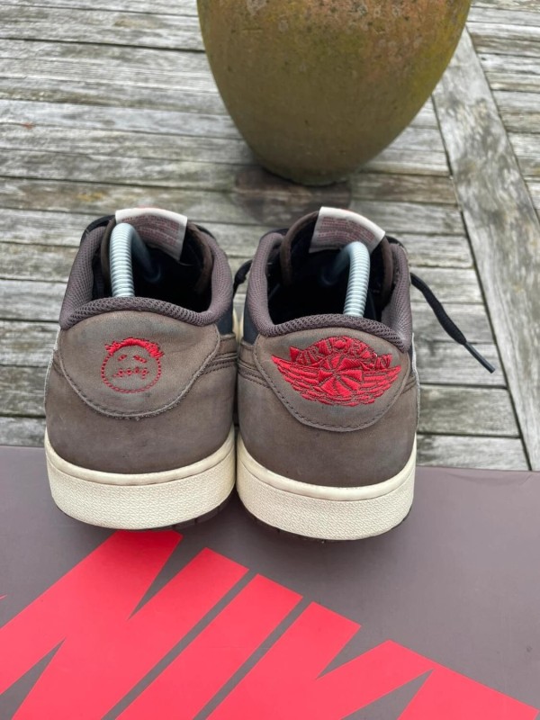 Jordan 1 retro low travis scott mocha 2
