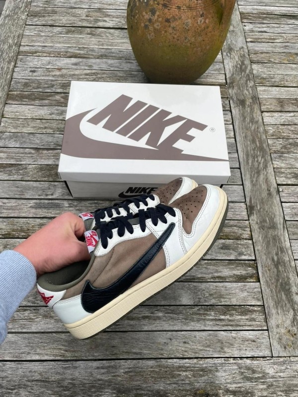 Nike Air Jordan 1 Low Travis Scott Medium Olive 2