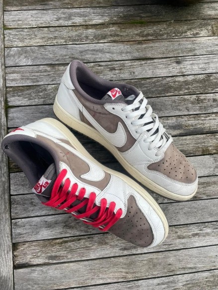 Travis Scott Jordan 1 Low reverse Mocha