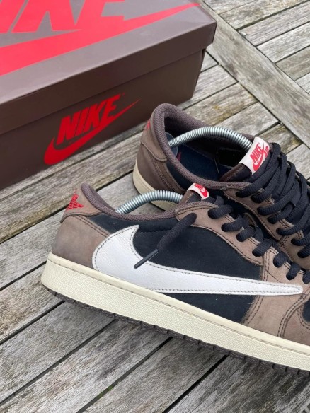 Jordan 1 retro low travis scott mocha