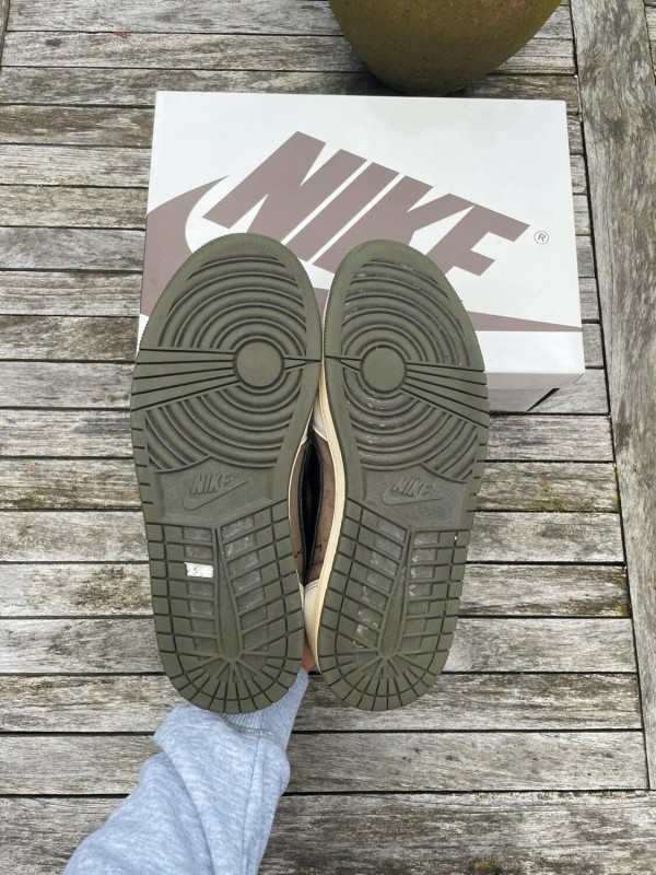 Nike Air Jordan 1 Low Travis Scott Medium Olive 2