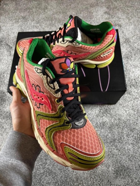 Saucony Progrid Triumph 4 Jae Tips Flowers - Taille 44