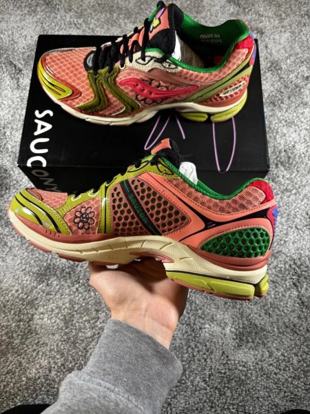 Saucony Progrid Triumph 4 Jae Tips Flowers - Taille 44