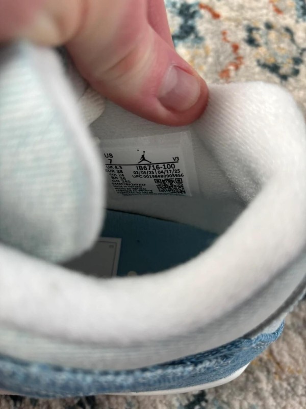 Air Jordan 4 Denim worn blue 2