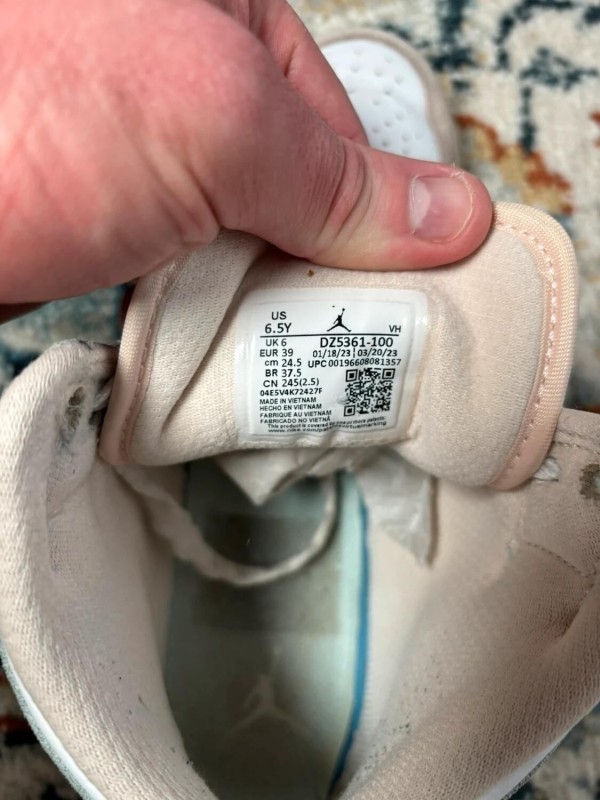 Air Jordan 1 mid 2