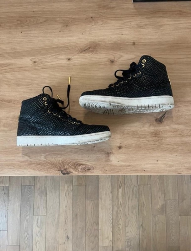 Jordan 1 Retro Black Pinnacle Taille 42 plus casquette 2