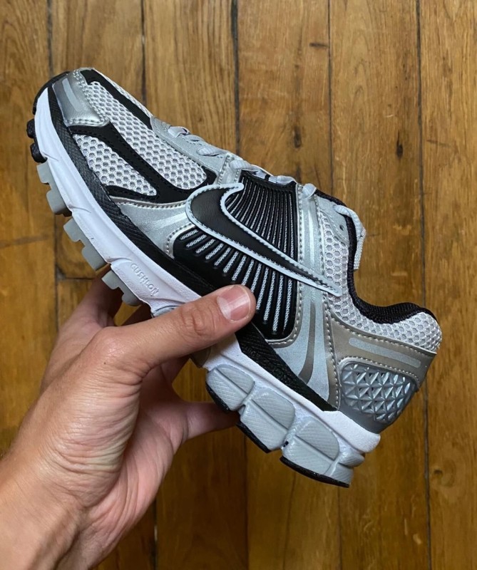 Nike zoom vomero 5 metallic silver black 36,5