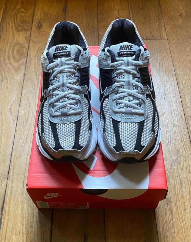 Nike zoom vomero 5 metallic silver black 36,5 2