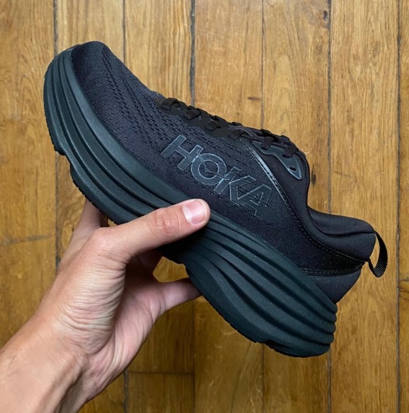 Hoka one one bondi 8 triple black w 39