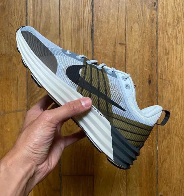 Nike lunar roam pure platinium black wolf grey 40,5