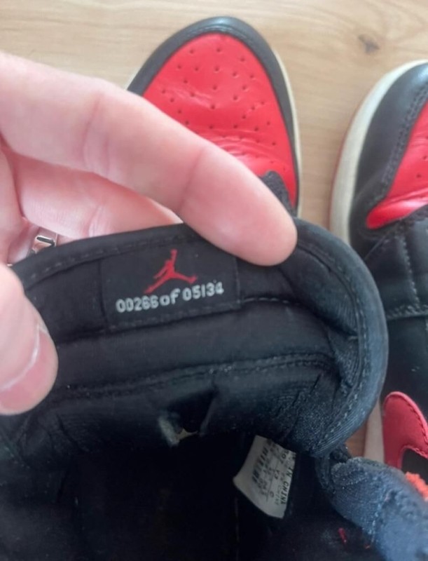 Jordan 1 Retro Bred Taille 42 (2001) 2