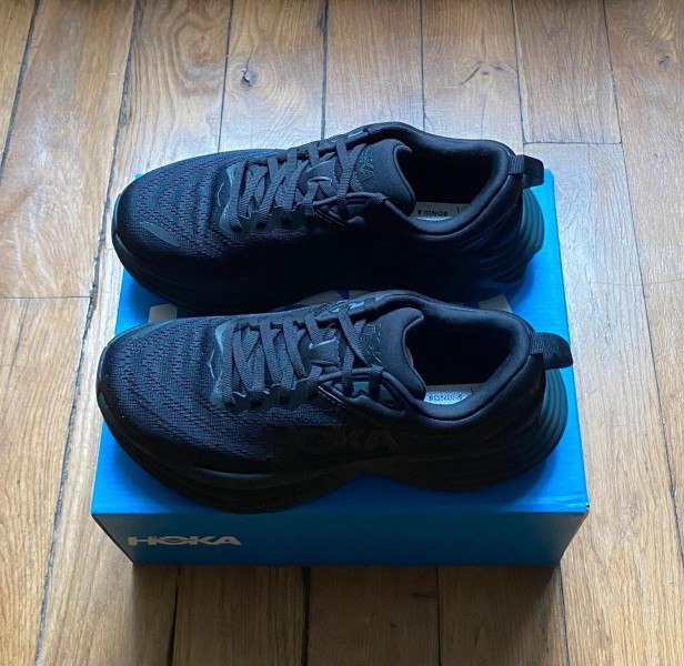 Hoka one one bondi 8 triple black w 39