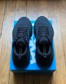 Hoka one one bondi 8 triple black w 39