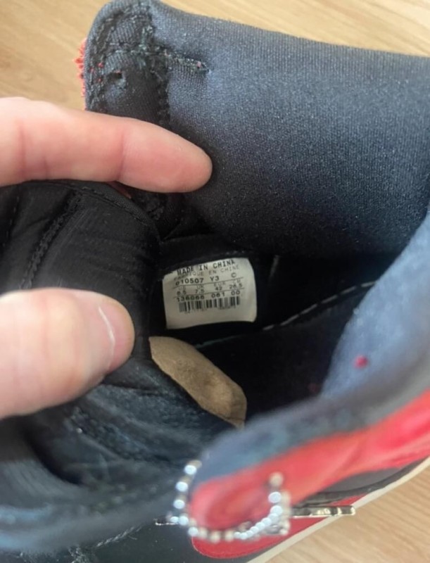 Jordan 1 Retro Bred Taille 42 (2001) 2