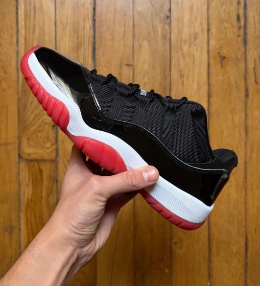 Air jordan 11 low bred black red noir rouge 42