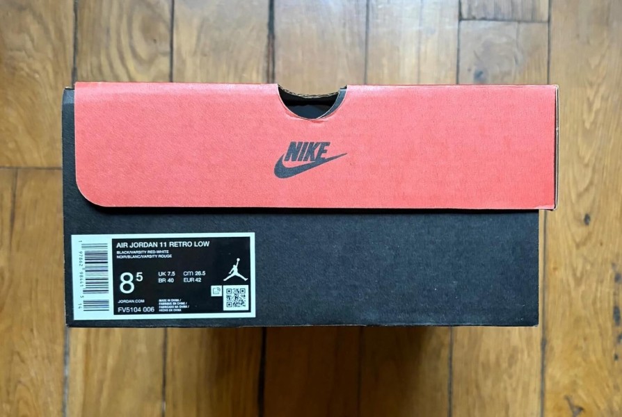 Air jordan 11 low bred black red noir rouge 42