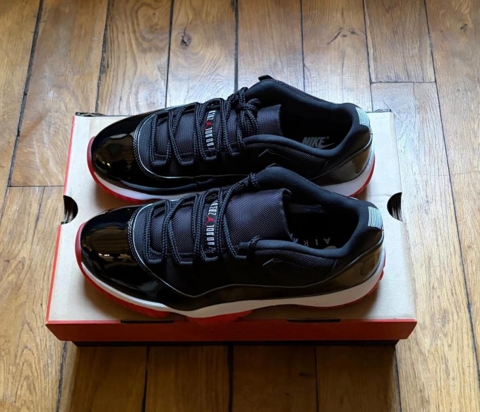 Air jordan 11 low bred black red noir rouge 42