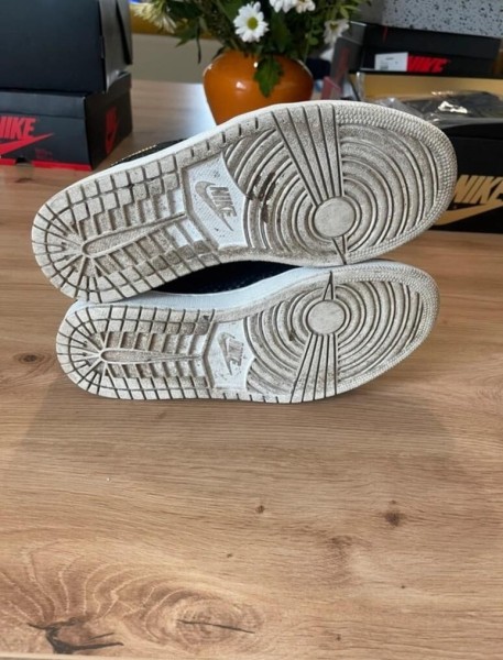 Jordan 1 Retro Black Pinnacle Taille 42 plus casquette