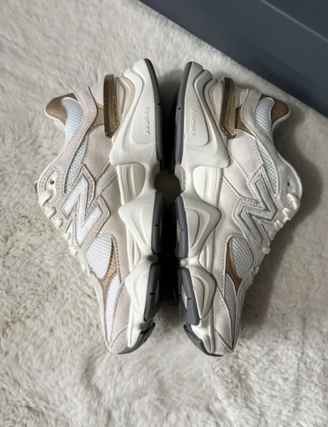 New Balance 9060 Gold Coloured/Beige 36