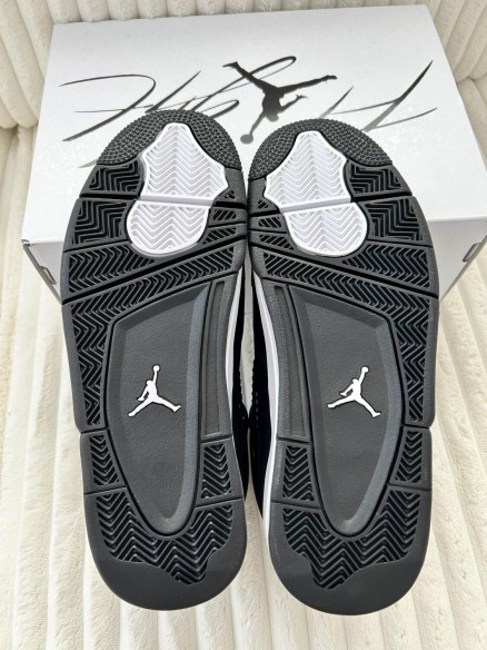 jordan 4 White thunder
