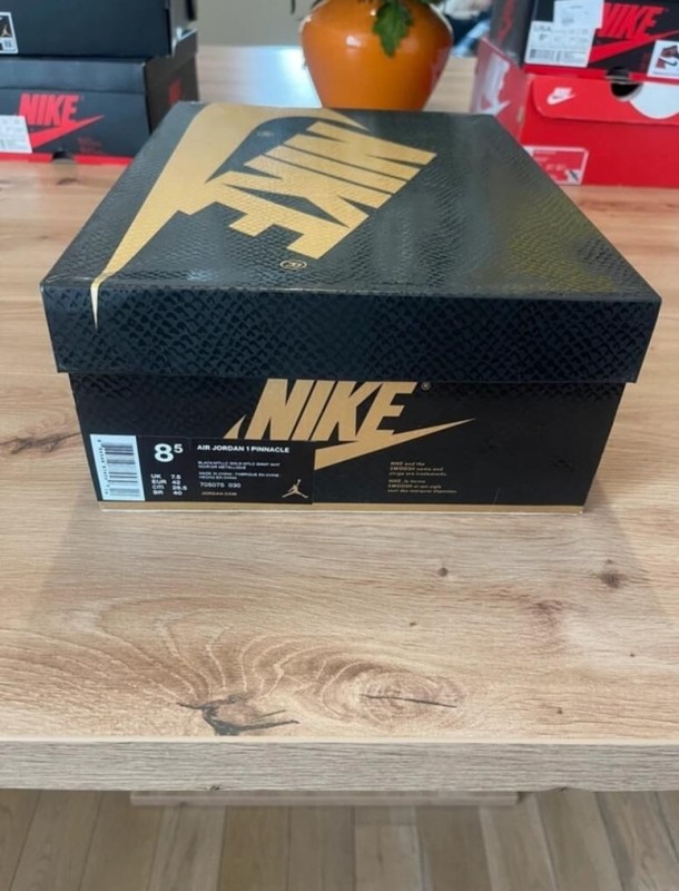 Jordan 1 Retro Black Pinnacle Taille 42 plus casquette 2