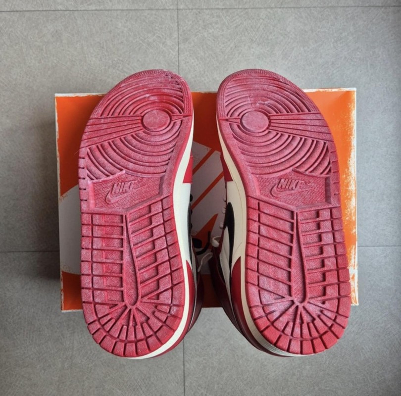 Jordan 1 "Chicago Lost & Found" 2