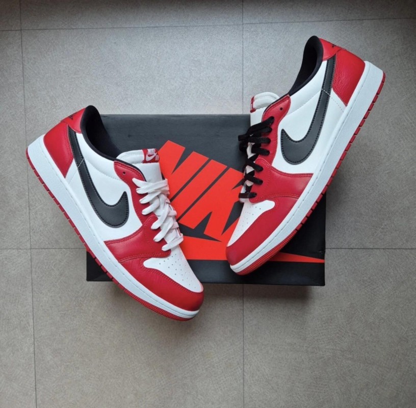 Jordan 1 Low OG "Chicago"